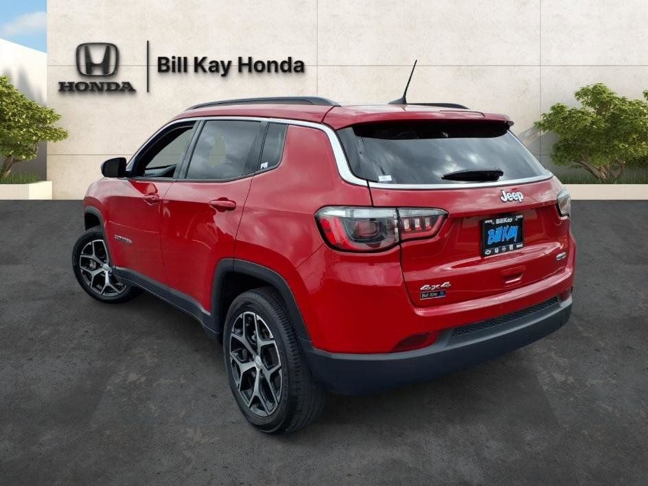 Used 2024 Jeep Compass Latitude AWD/4WD image 6