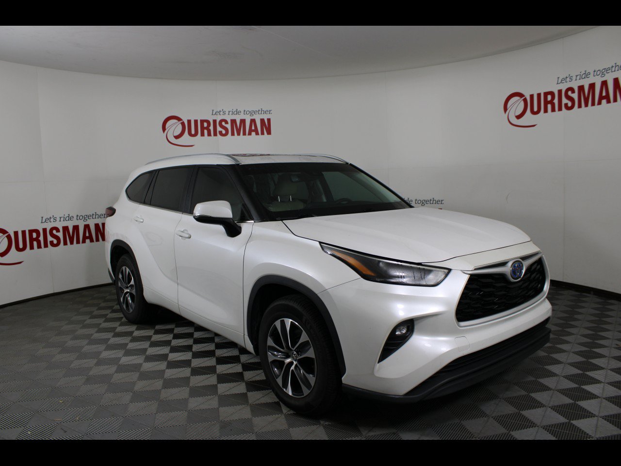 Used 2024 Toyota Highlander XLE FWD image 8