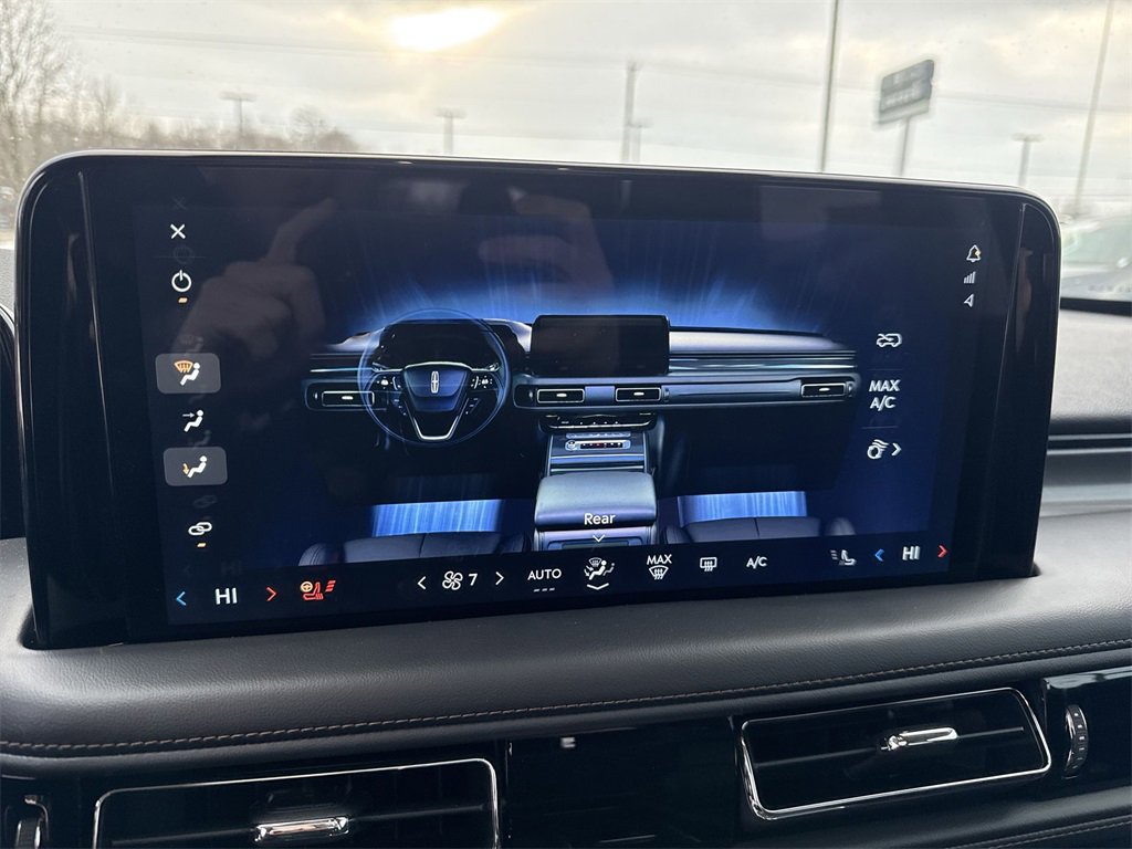 Used 2025 Lincoln Aviator AWD image 19
