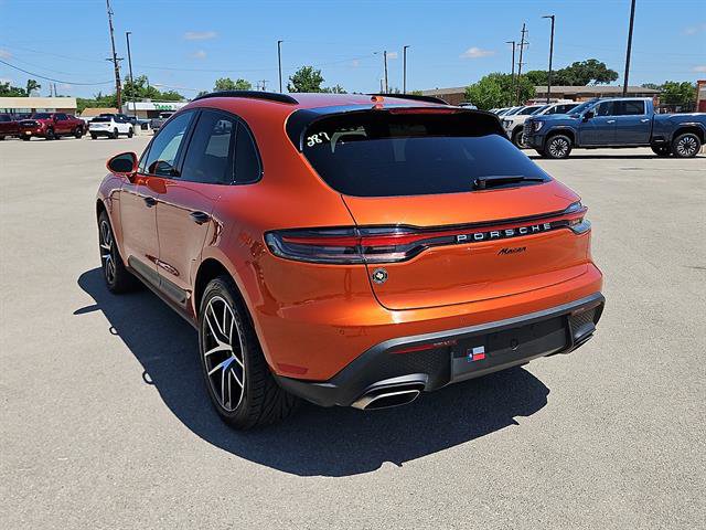 Used 2022 Porsche Macan AWD/4WD image 3
