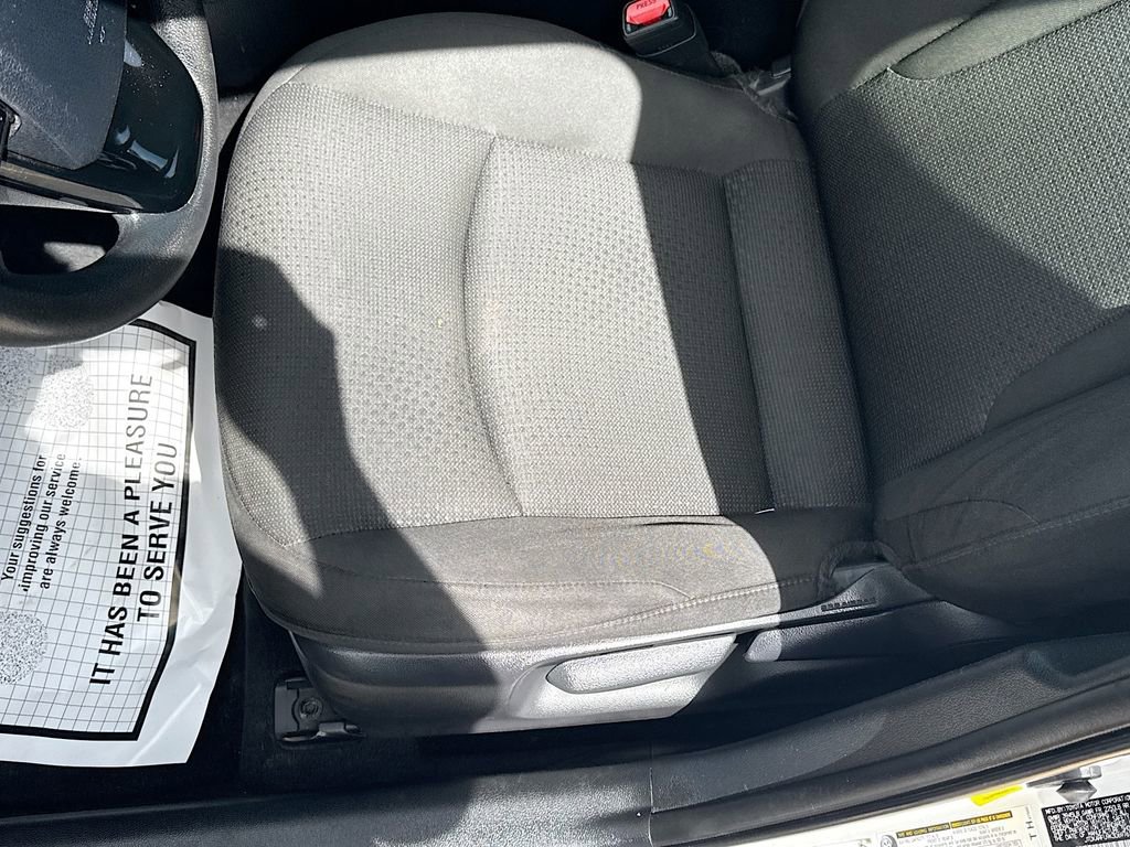 Used 2019 Toyota Prius LE FWD image 21