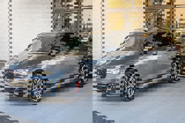 Used 2016 BMW 740i image 6