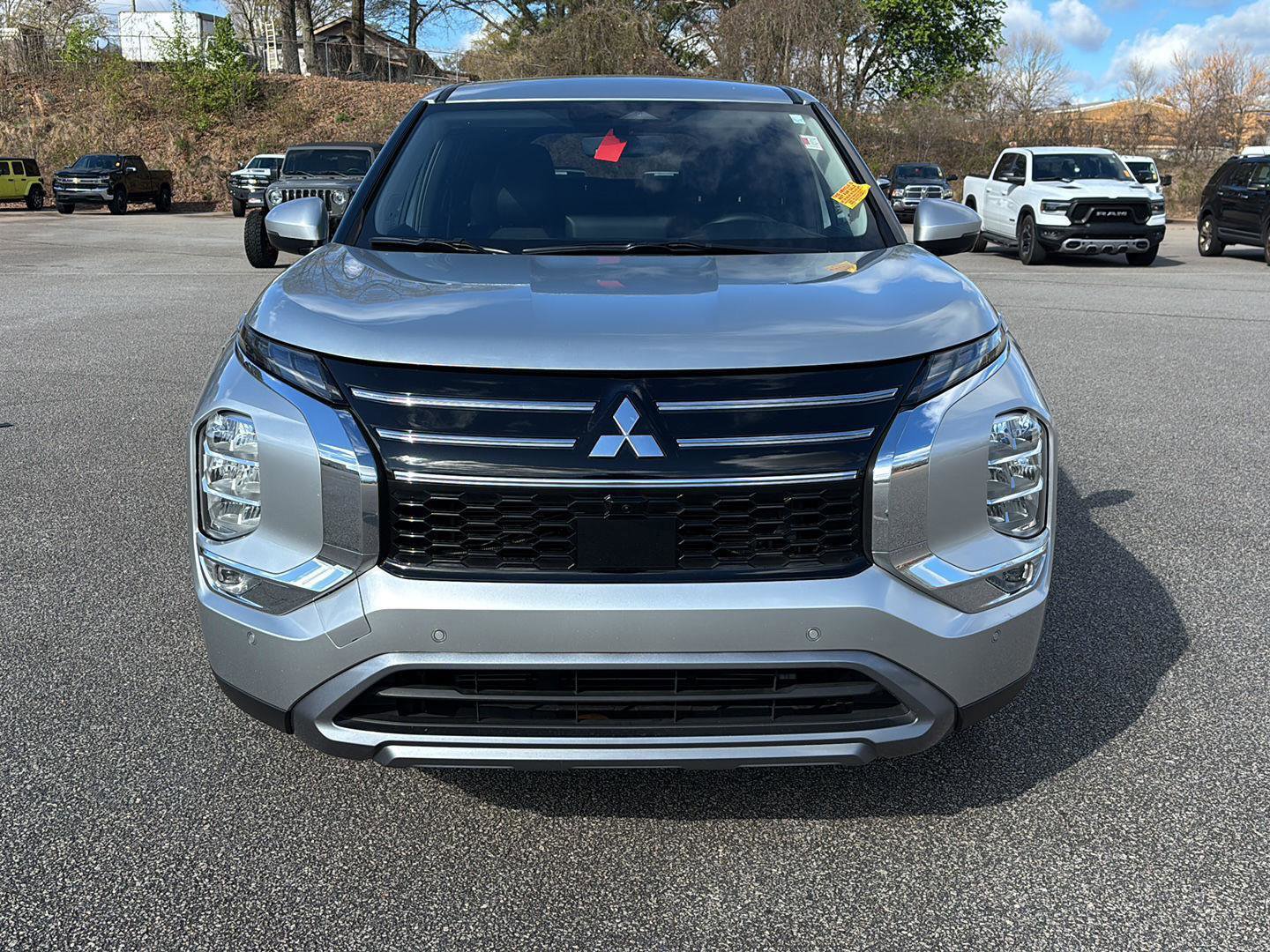 Used 2025 Mitsubishi Outlander SE video 2