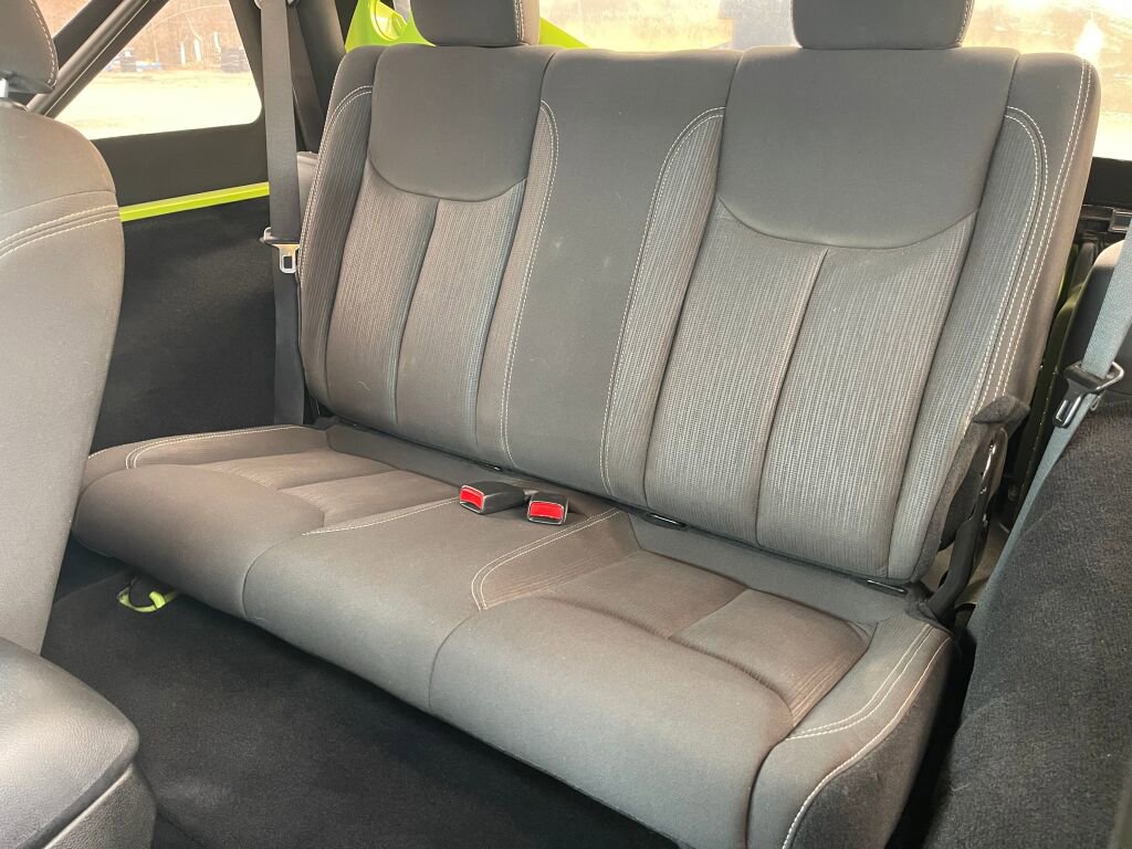 Used 2016 Jeep Wrangler Rubicon w/ Power Convenience Group image 15