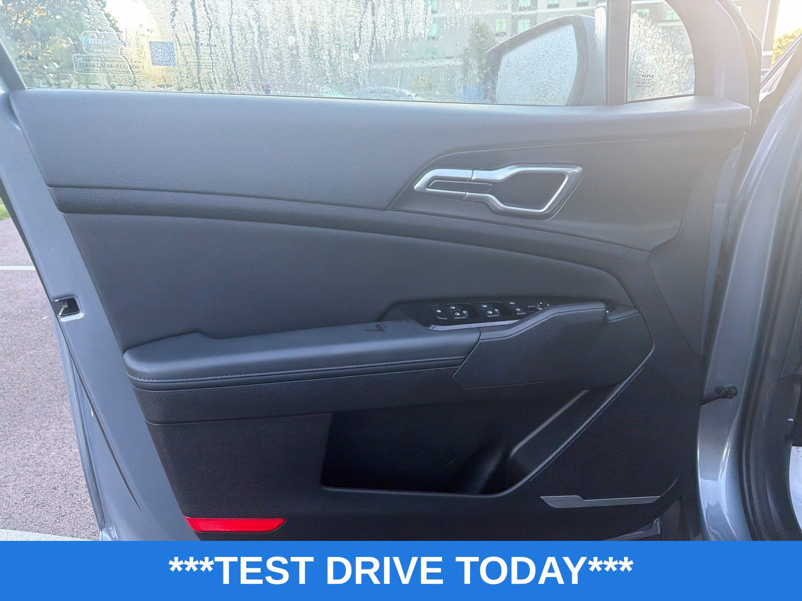 Used 2025 Kia Sportage EX AWD/4WD image 12
