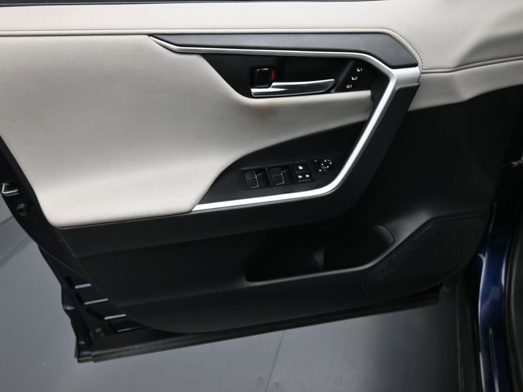 Used 2021 Toyota RAV4 Limited image 9