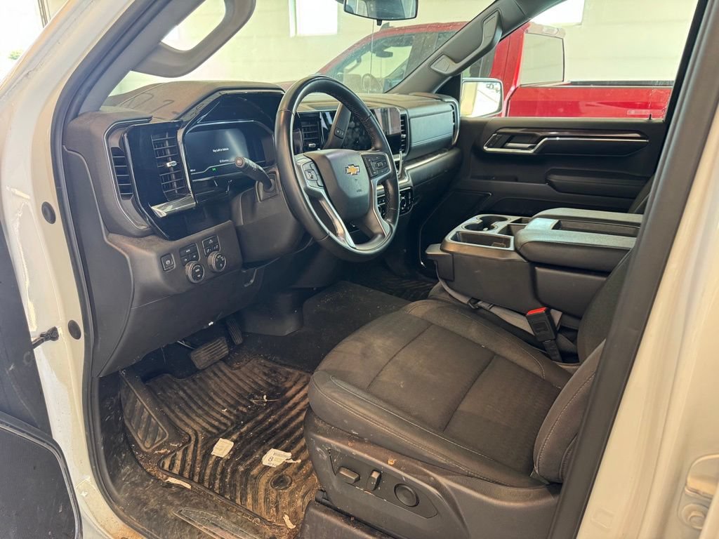 Used 2024 Chevrolet Silverado 1500 LT AWD/4WD image 5