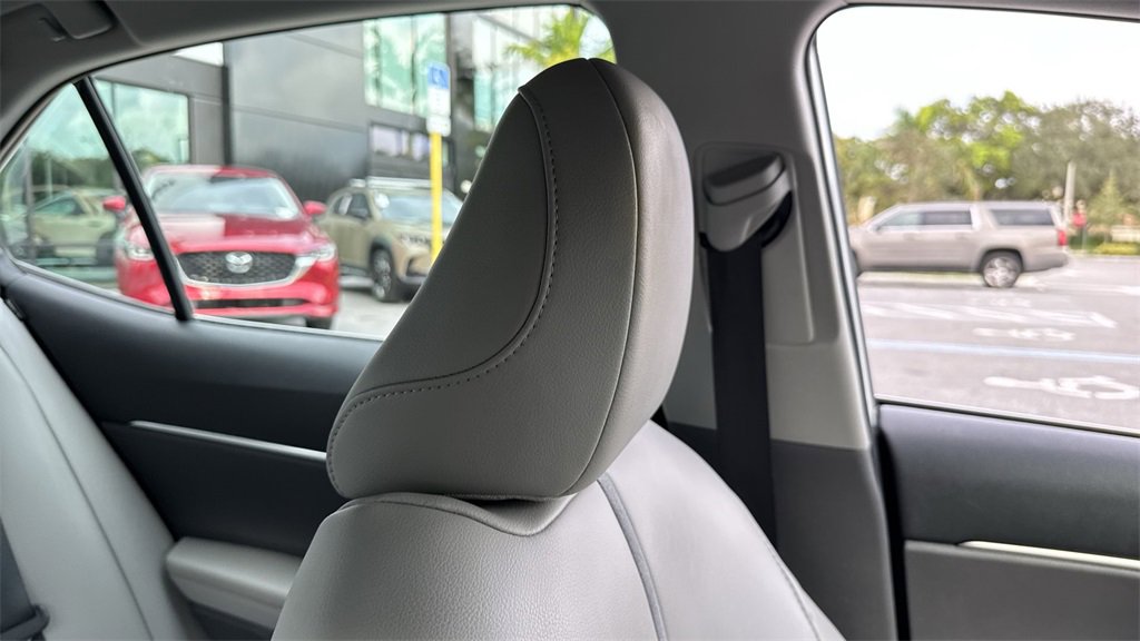 Used 2020 Toyota Camry SE image 21