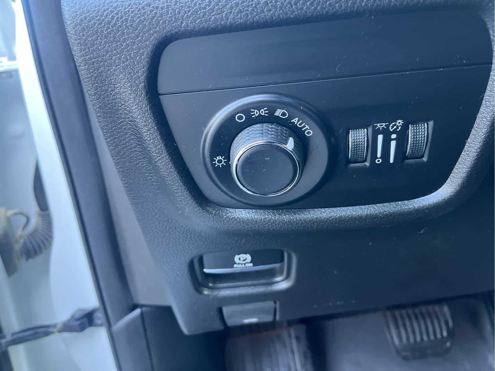 Used 2023 Jeep Grand Cherokee L Laredo image 30