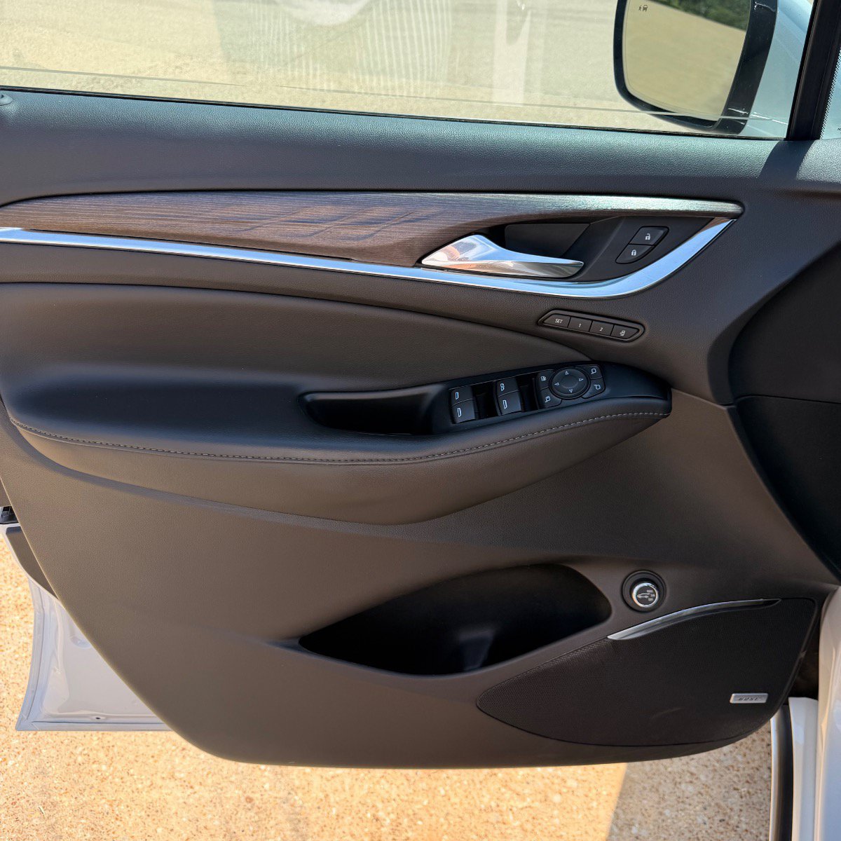 Used 2023 Buick Enclave Avenir w/ Avenir Technology Package FWD image 11