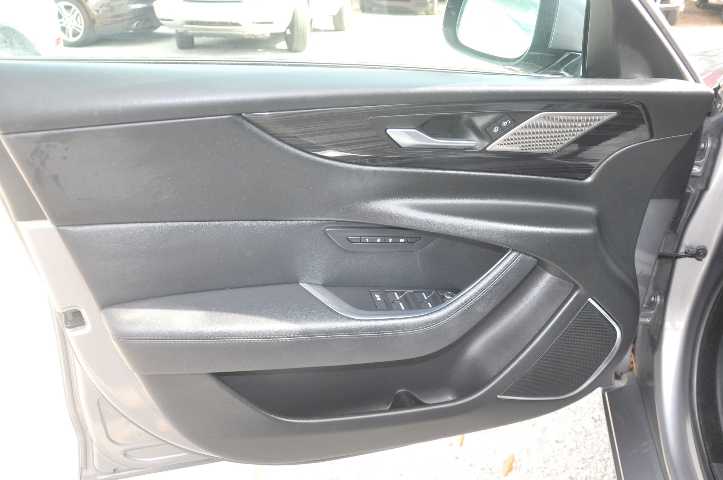 Used 2020 Jaguar XE S RWD image 17