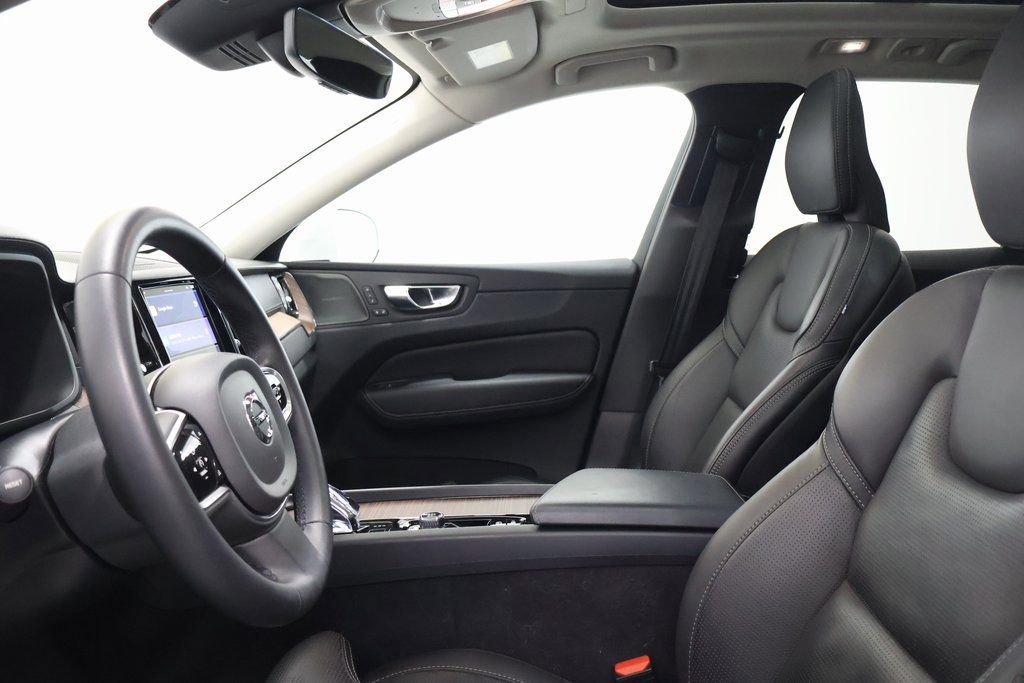 Used 2023 Volvo XC60 B5 Ultimate w/ Climate Package image 13