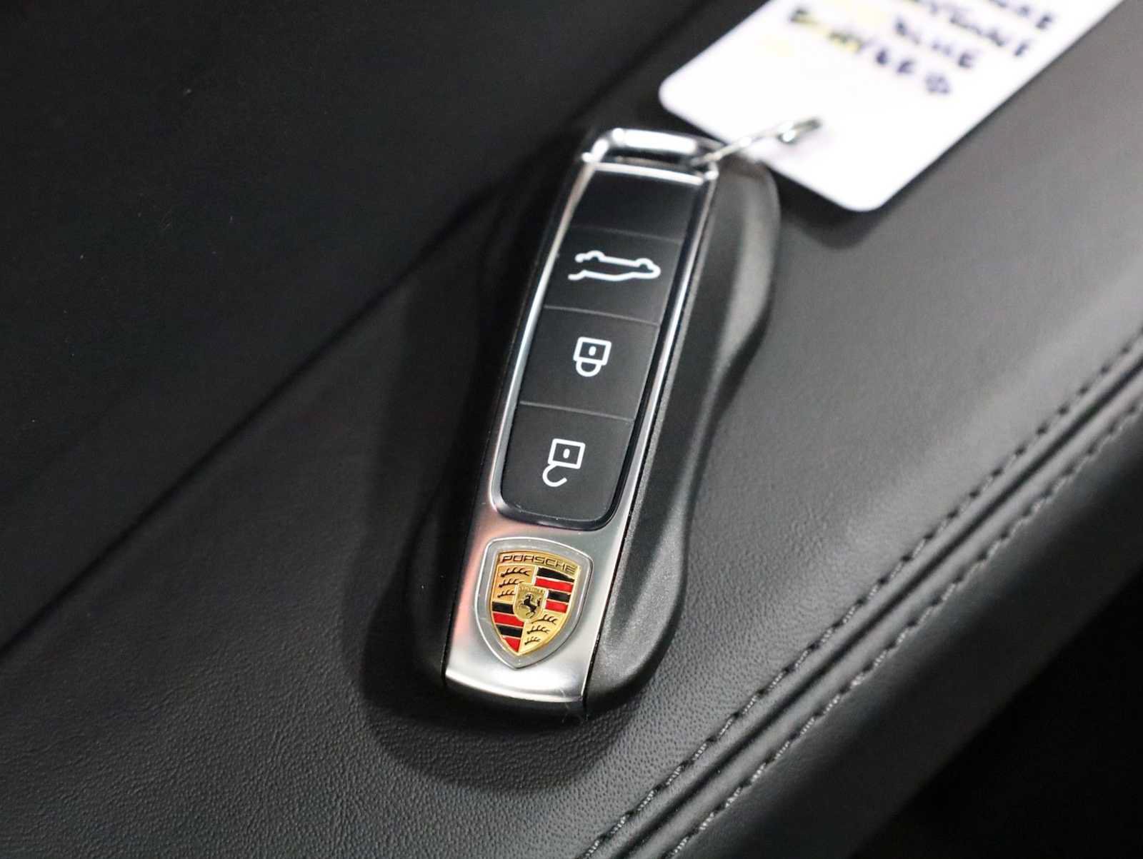 Certified 2025 Porsche Cayenne E-Hybrid AWD/4WD image 44