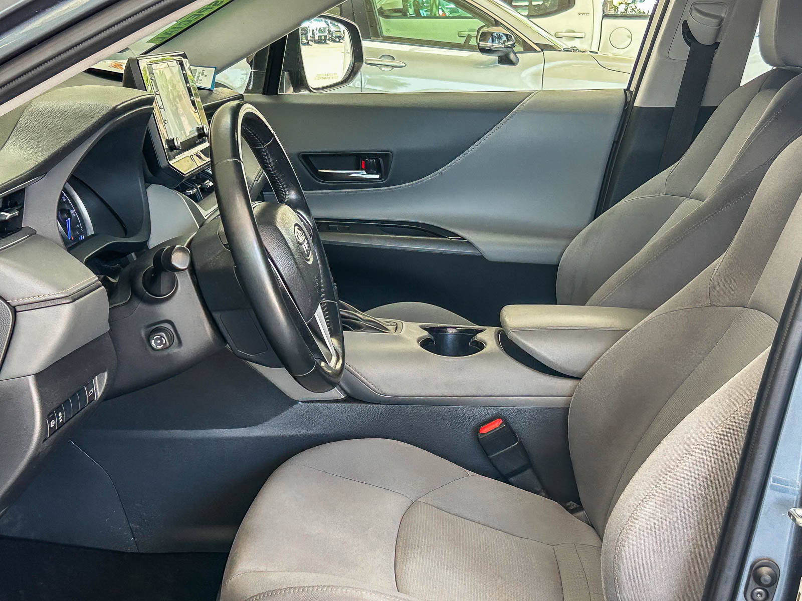 Used 2021 Toyota Venza LE w/ Carpet Mat Package (TMS) AWD/4WD image 17