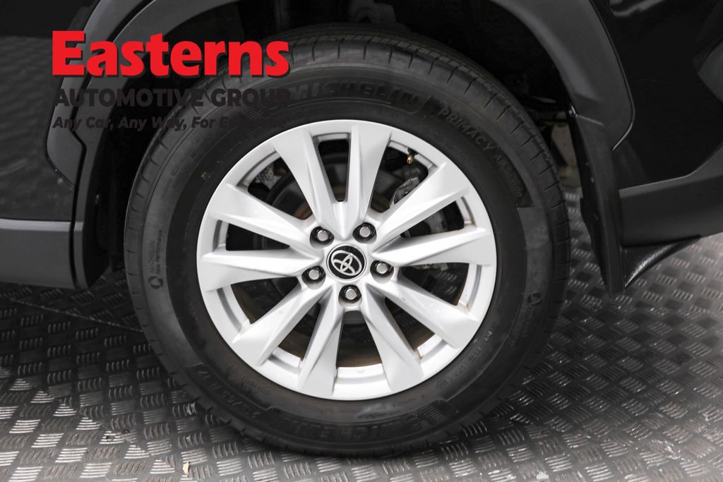 Used 2022 Toyota Corolla Cross LE image 8