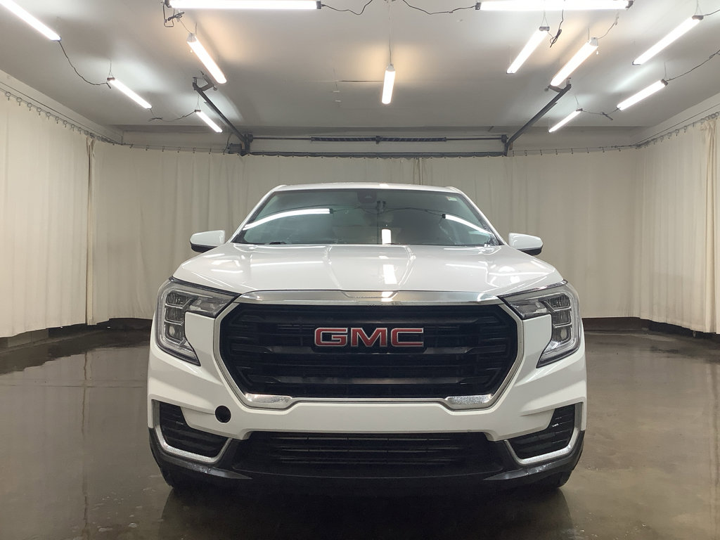 Used 2024 GMC Terrain SLE image 11