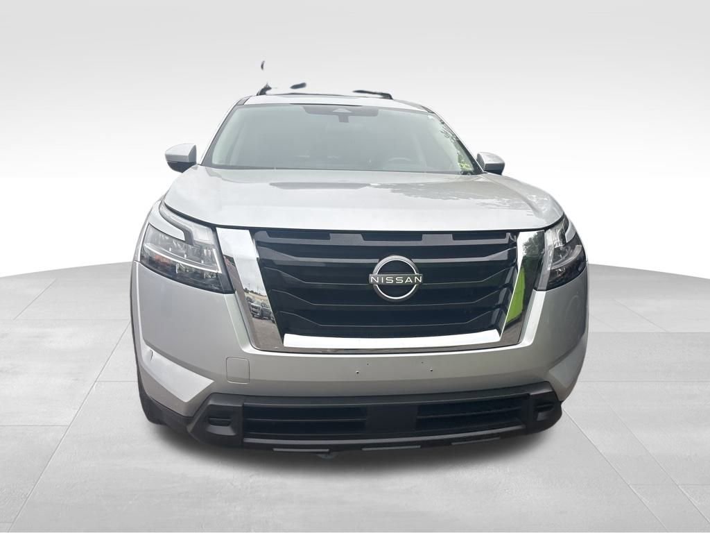 Used 2022 Nissan Pathfinder SV w/ SV Premium Package image 5