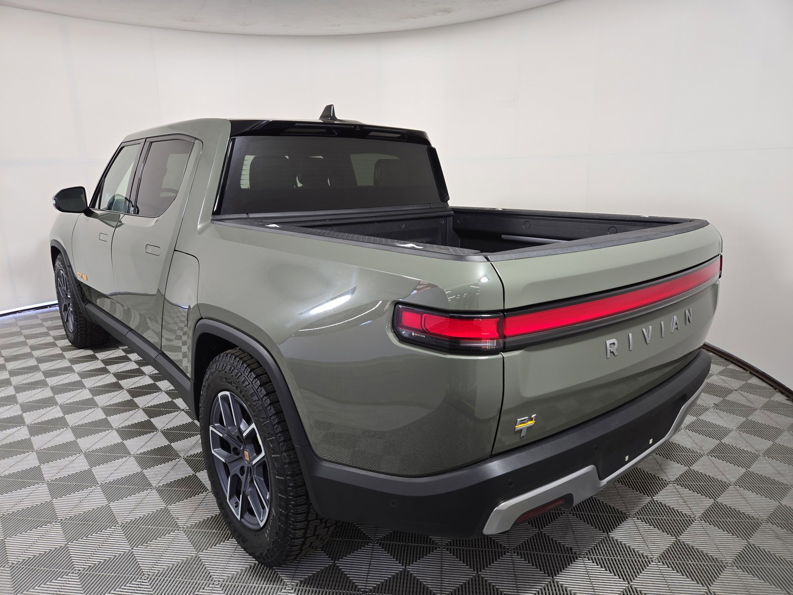 Used 2022 Rivian R1T Launch Edition image 3