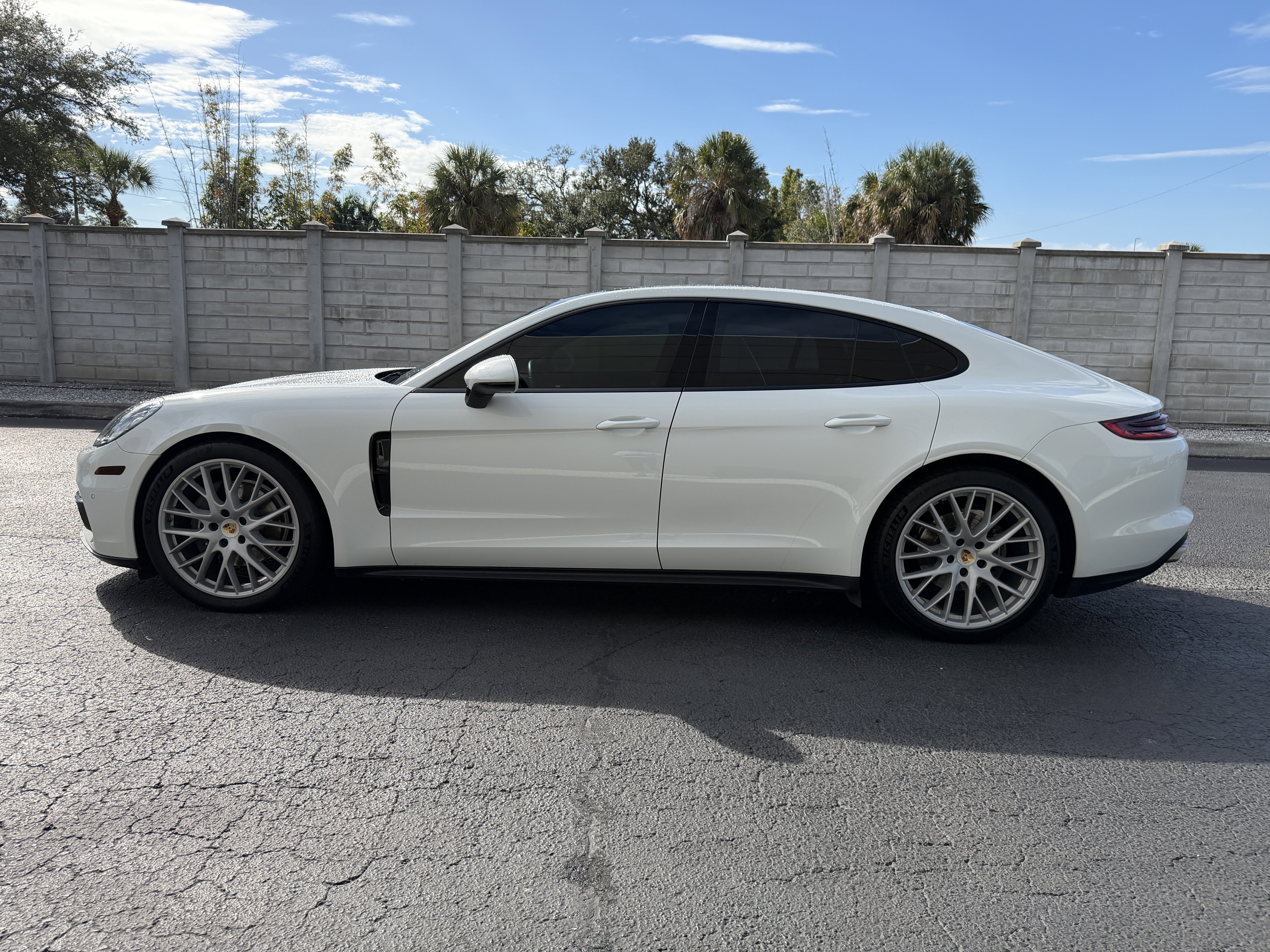 Certified 2020 Porsche Panamera image 2