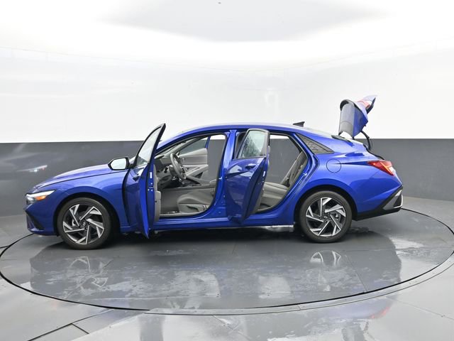 Used 2025 Hyundai Elantra SEL image 30