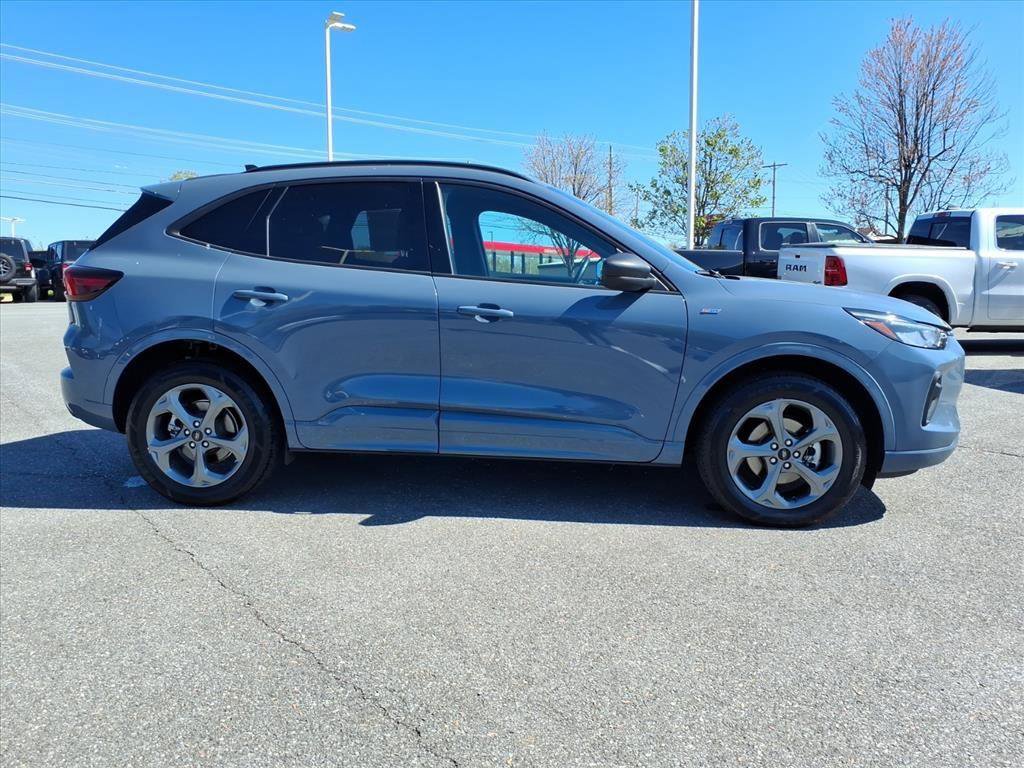 Used 2024 Ford Escape ST-Line image 3