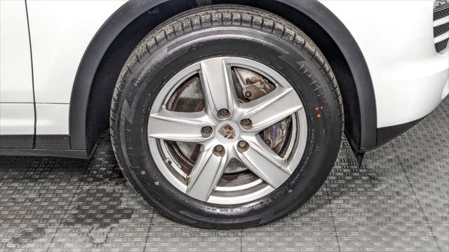 Used 2014 Porsche Cayenne Platinum Edition AWD/4WD image 30
