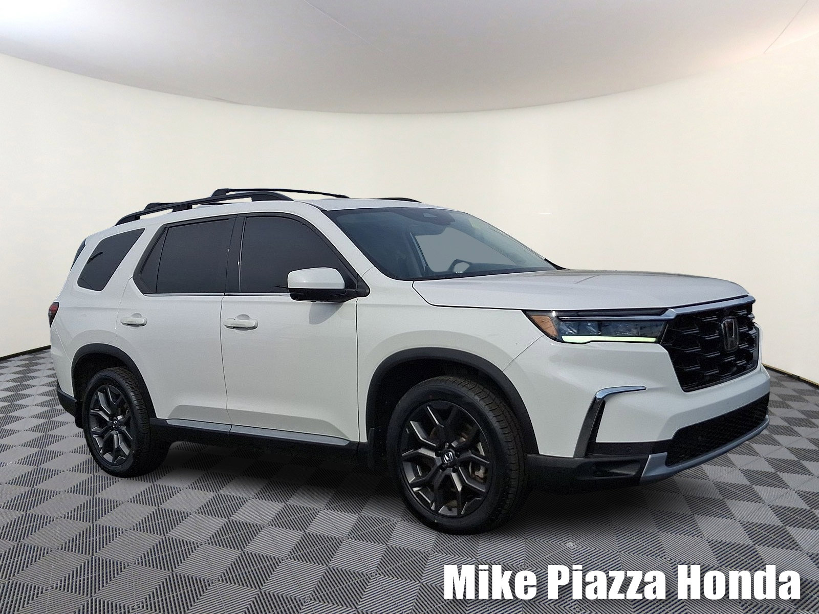 Used 2023 Honda Pilot Elite image 1