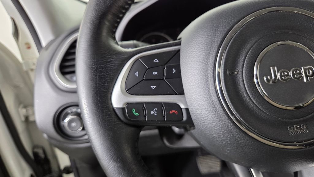 Used 2015 Jeep Renegade Latitude w/ Cold Weather Group AWD/4WD image 18