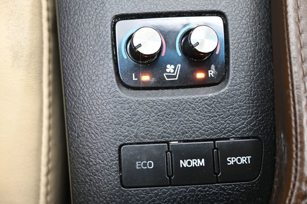 Used 2014 Toyota Avalon Limited image 27