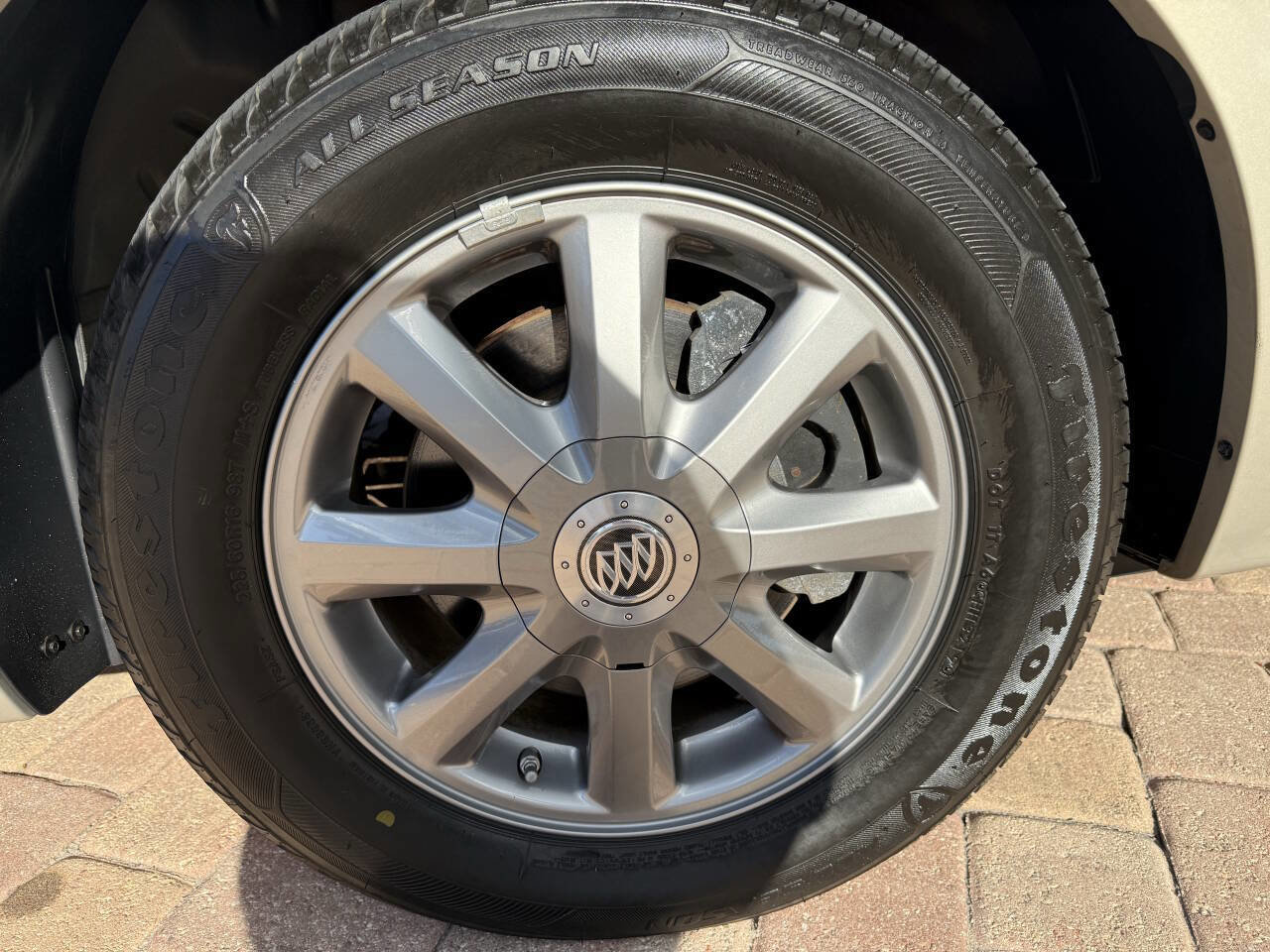 Used 2008 Buick LaCrosse CXL w/ Driver Confidence Package image 4