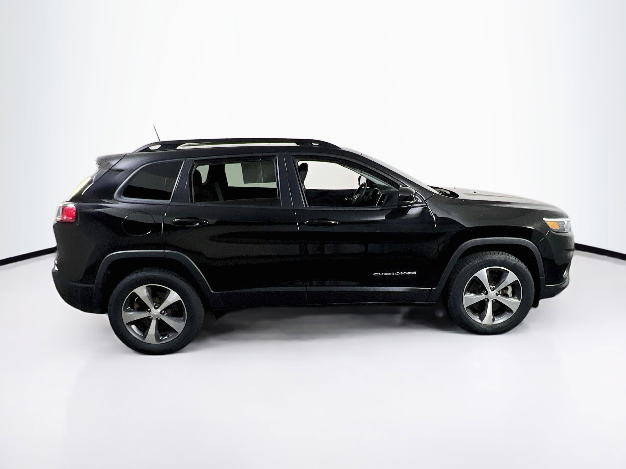 Used 2022 Jeep Cherokee Limited AWD/4WD image 4