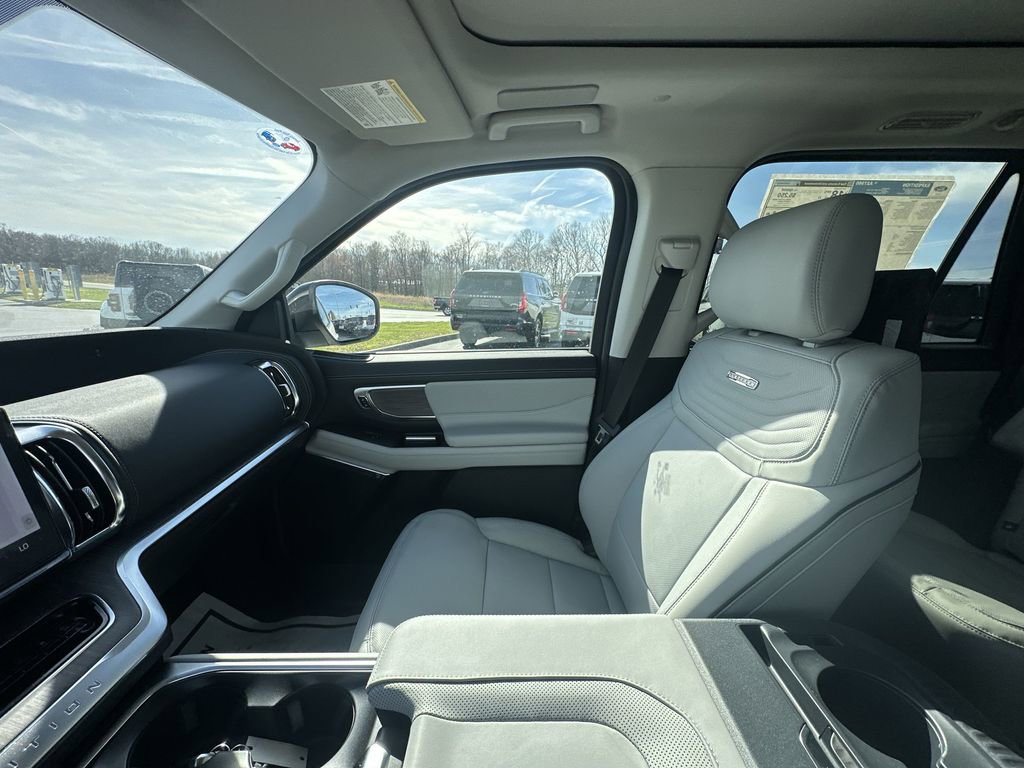 New 2026 Ford Expedition Platinum image 11