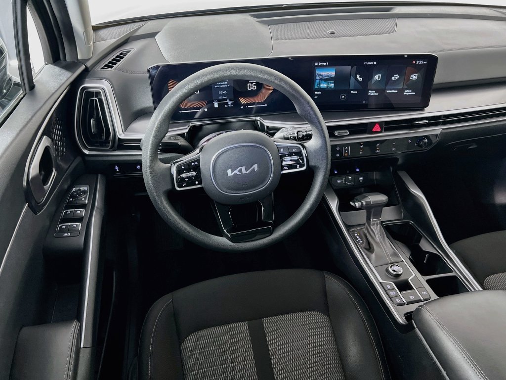 Certified 2025 Kia Sorento LX FWD image 21