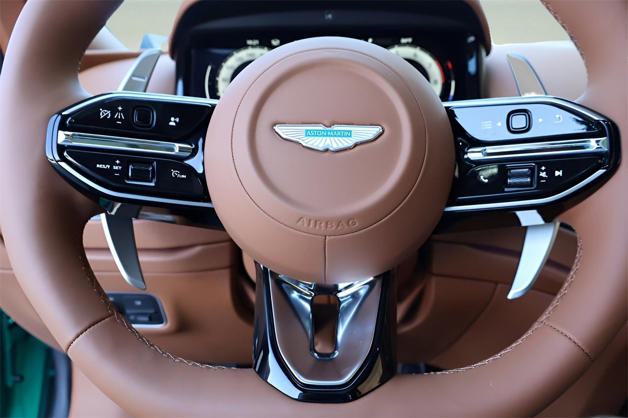 Used 2025 Aston Martin DB12 Coupe image 23