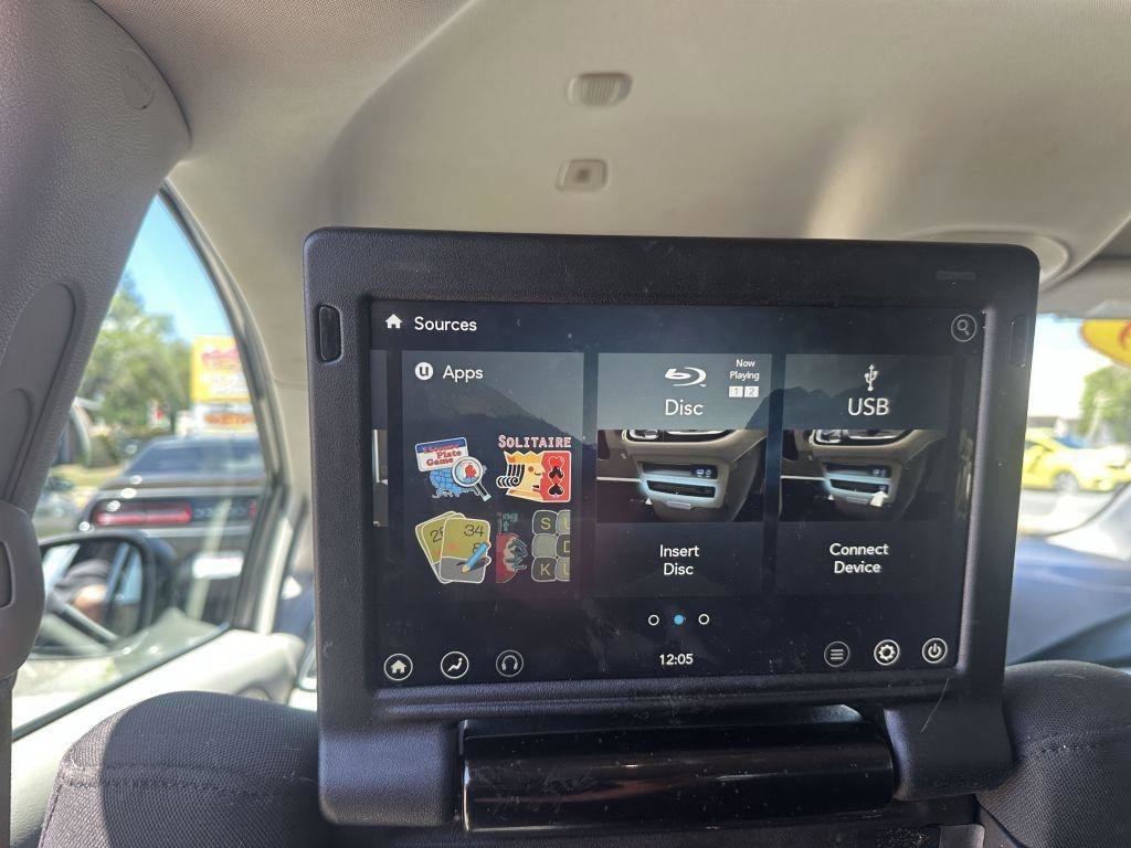 Used 2019 Chrysler Pacifica Touring Plus FWD image 21