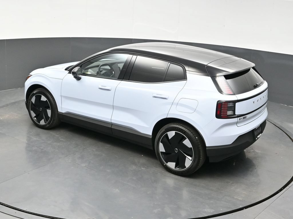 New 2026 Volvo EX30 Plus w/ Climate Package RWD image 24