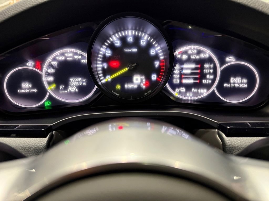 Used 2022 Porsche Cayenne Platinum Edition image 29