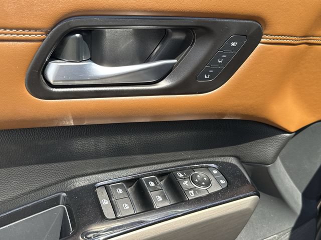 Used 2022 Nissan Pathfinder Platinum w/ Cargo Package FWD image 18