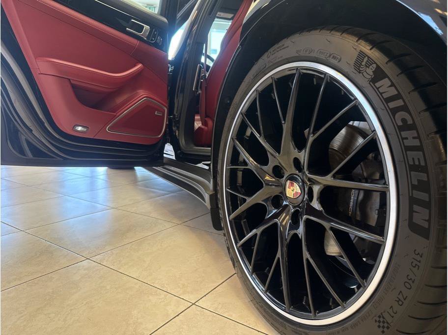 Used 2021 Porsche Panamera image 38