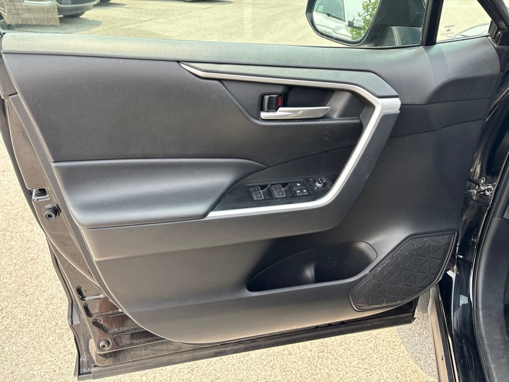 Used 2025 Toyota RAV4 XLE FWD image 10