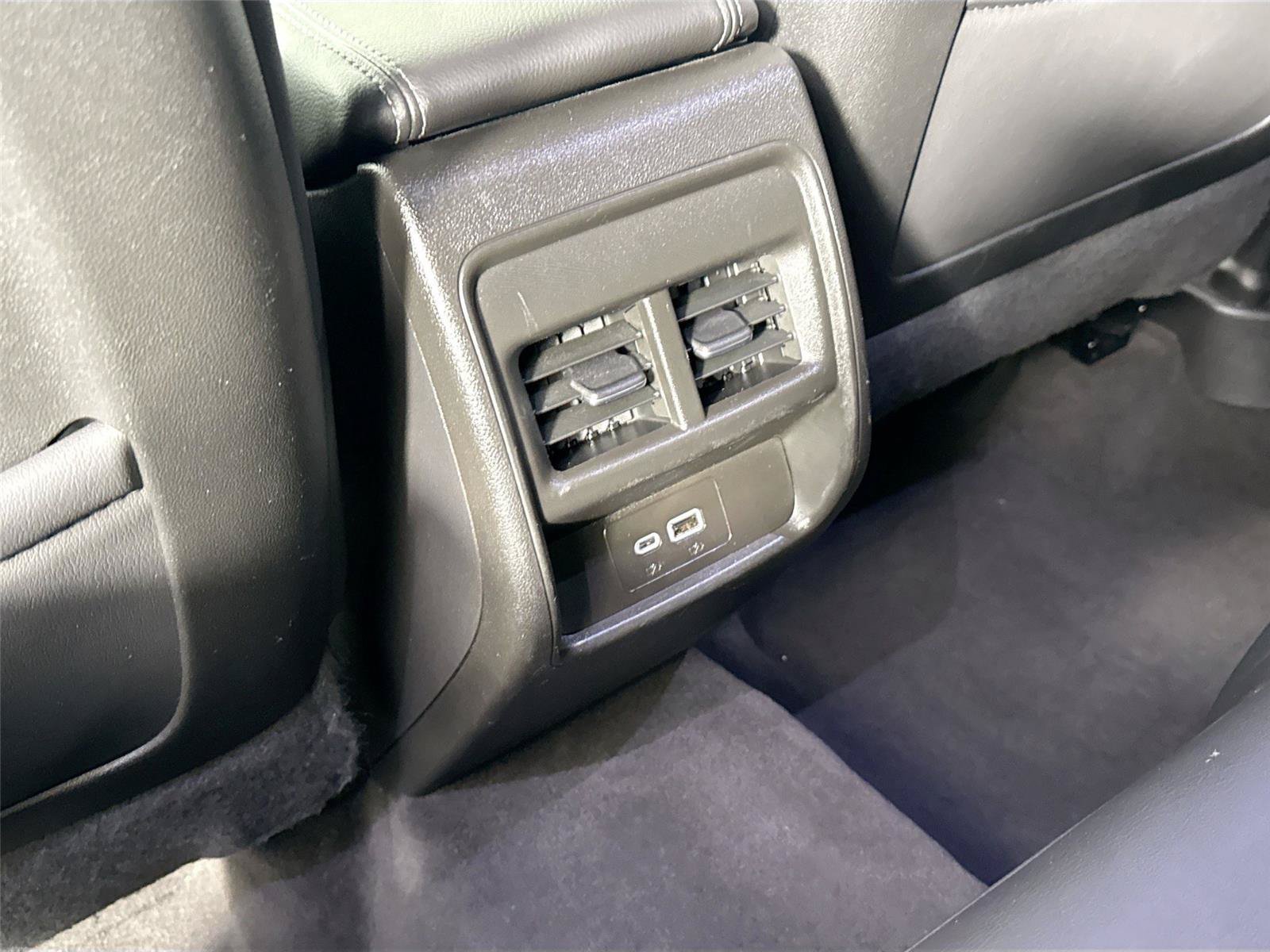 Used 2025 Cadillac XT4 Premium Luxury FWD image 36