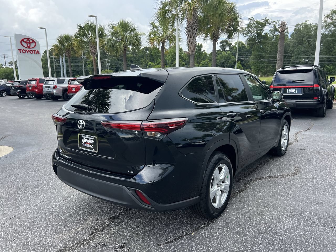 Used 2024 Toyota Highlander LE FWD image 10