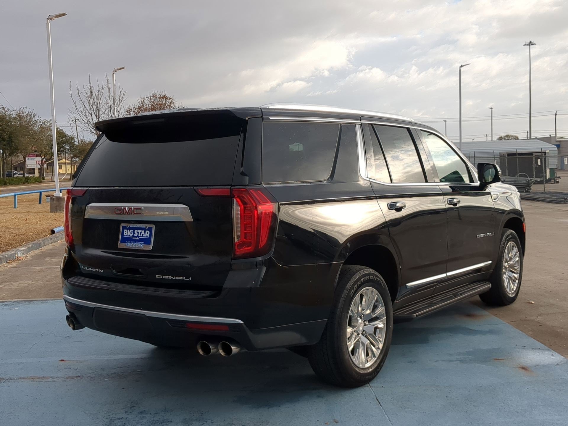 Used 2024 GMC Yukon Denali image 3