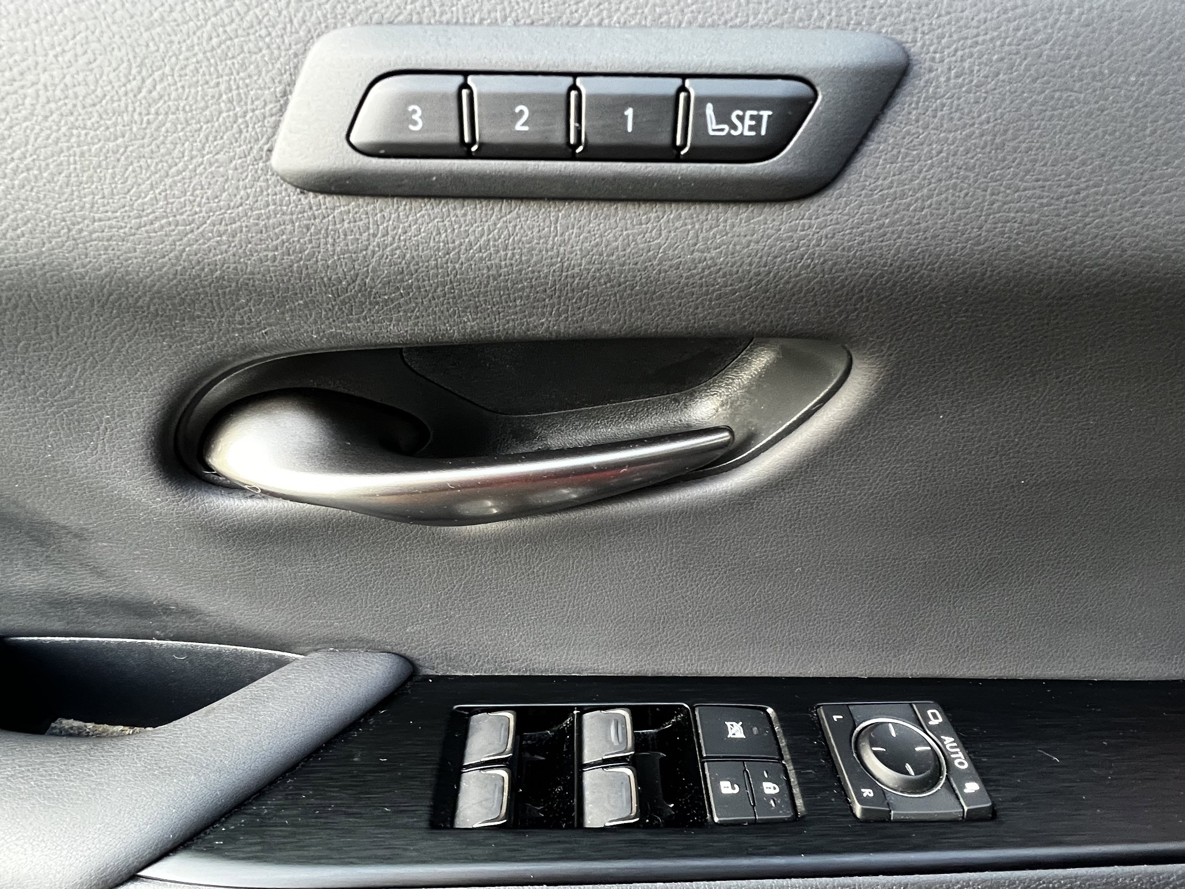 Used 2023 Lexus UX 250h F Sport image 14