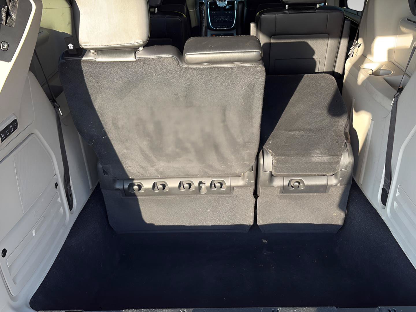 Used 2015 Chrysler Town & Country Limited Platinum w/ Trailer Tow Group FWD image 18