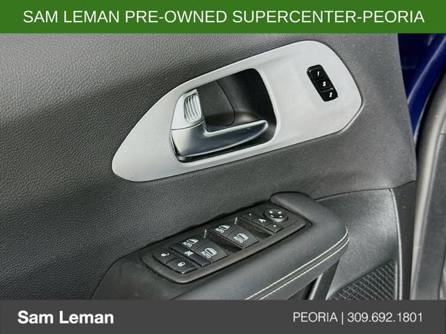 Used 2025 Chrysler Pacifica Limited FWD image 18
