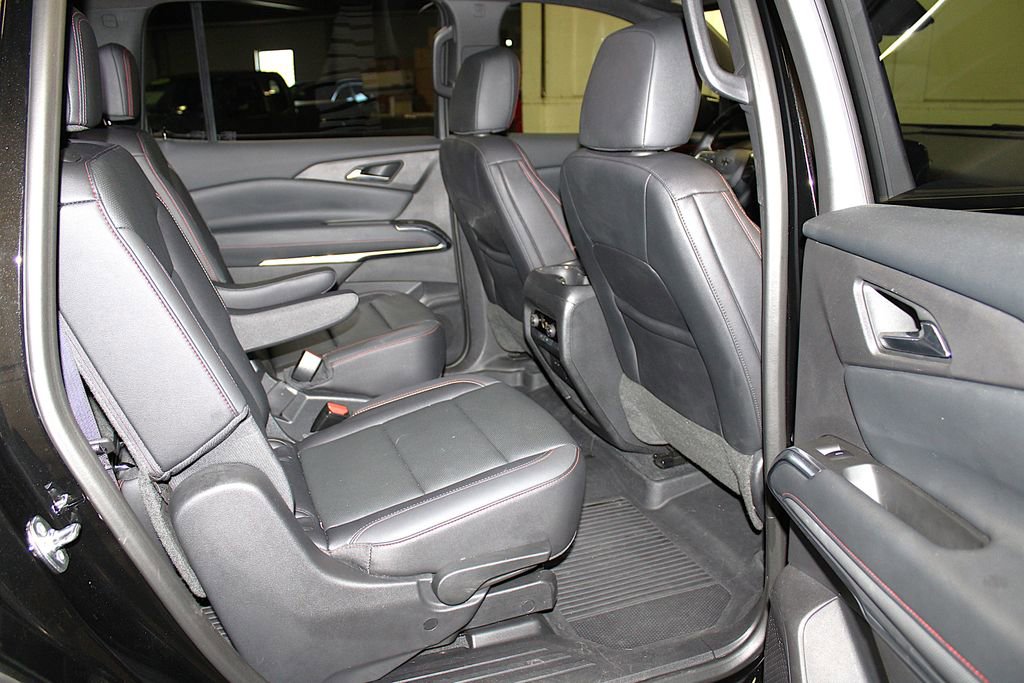 Used 2025 Chevrolet Traverse Z71 w/ LPO, Floor Liner Package AWD/4WD image 35
