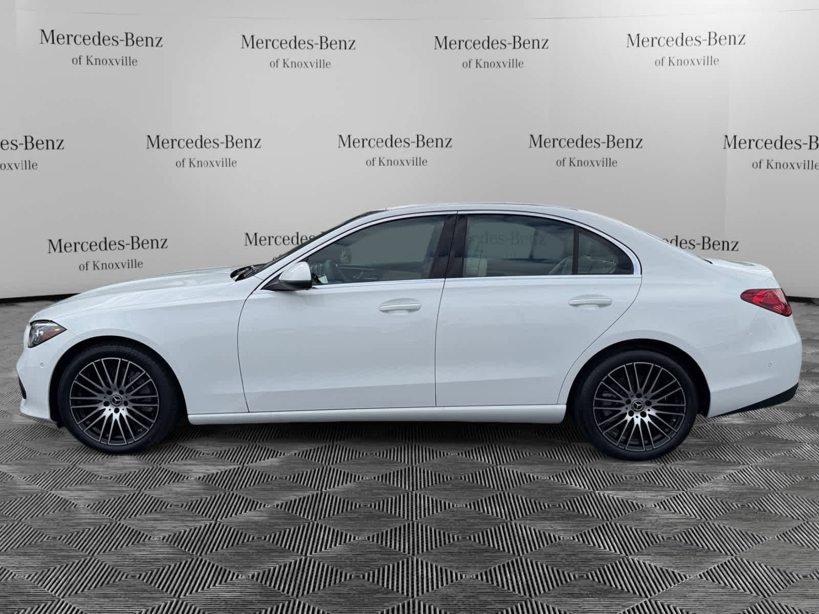 Used 2025 Mercedes-Benz C 300 4MATIC Sedan image 2