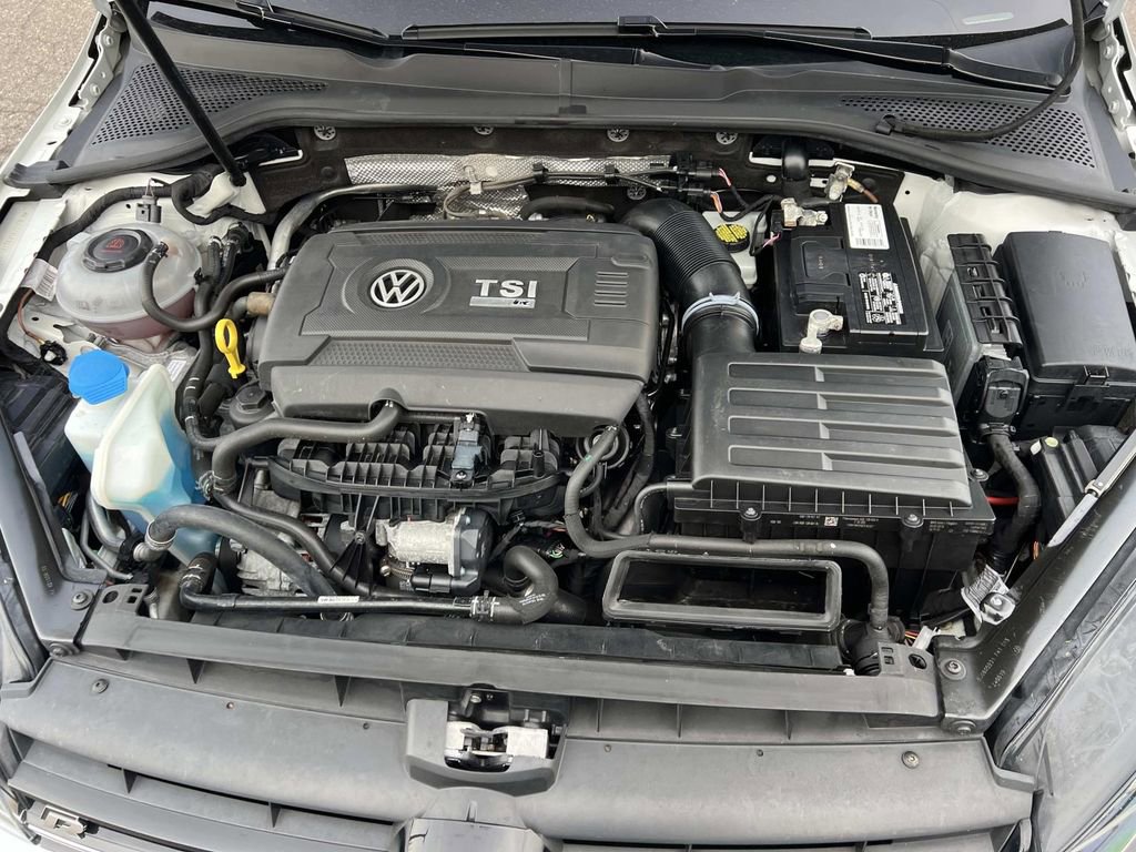 Used 2019 Volkswagen Golf R 4-Door image 8