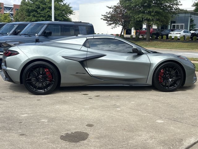 Used 2023 Chevrolet Corvette Z06 w/ Stealth Interior Trim Package RWD image 2